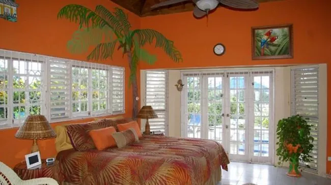 Paradise Fanta Sea Suites Runaway Bay 3*,